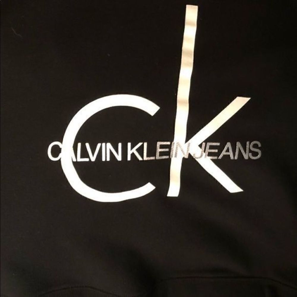 Calvin Klein Monogram Logo Pullover Crop Sweatshirt - Picture 6 of 8
